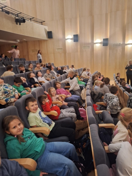 Spektakl profilaktyczny ,,WYPRAWA DO ZAKLĘTEGO LASU” 