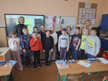 Klasa III a odkrywa Azję! 