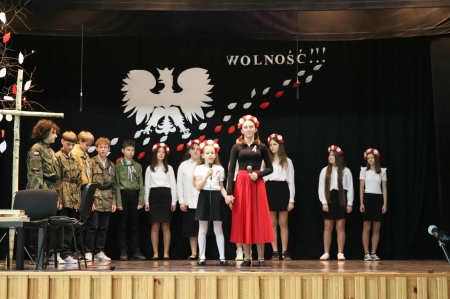 Występ uczniów naszej szkoły podczas gminnych obchodów Narodowego Święta Niepodległości