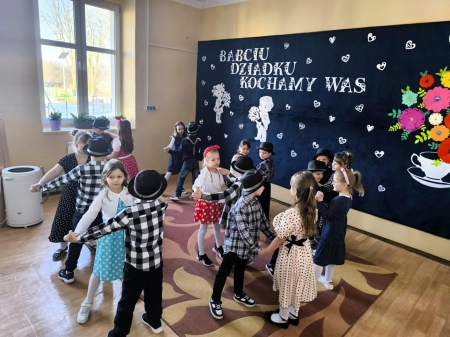 DZIEŃ BABCI I DZIADKA w czasach PRLu. Przeżyjmy to jeszcze raz... 